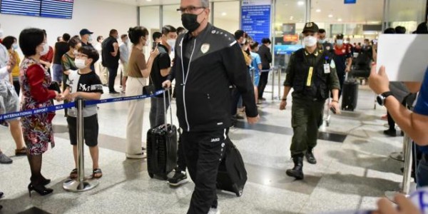 乐鱼体育网页版登录入口-​阿曼队飞抵河内 26名球员出征两将因伤缺席