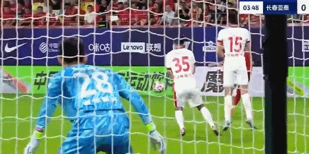 韦世豪3分钟闪击！任意球贴地斩破门，赛季第10球，6年新高